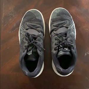 Boys Kyrie flytrap sneaker size 3